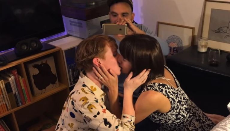 Ζευγάρι αποφάσισε να… εξερευνήσει την πολυγαμία πριν παντρευτεί