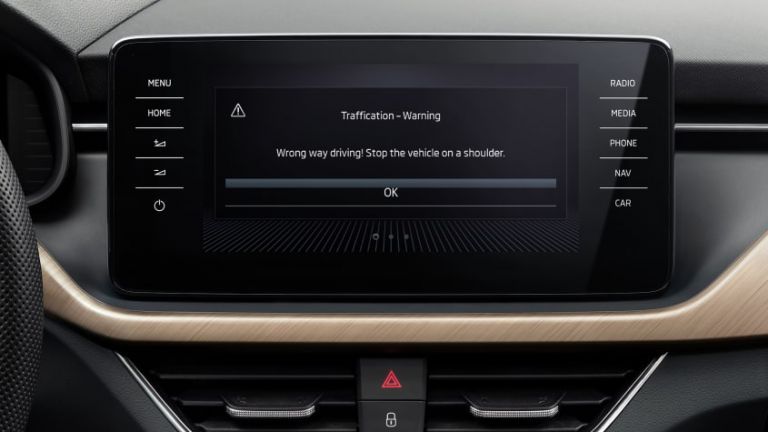 Τα  Skoda θα ειδοποιούν τους οδηγούς όταν κινούνται ανάποδα