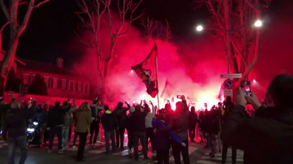 Οπαδοί της Αταλάντα αποθέωσαν την αποστολή