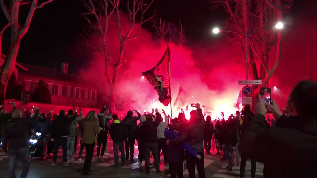 Οπαδοί της Αταλάντα αποθέωσαν την αποστολή