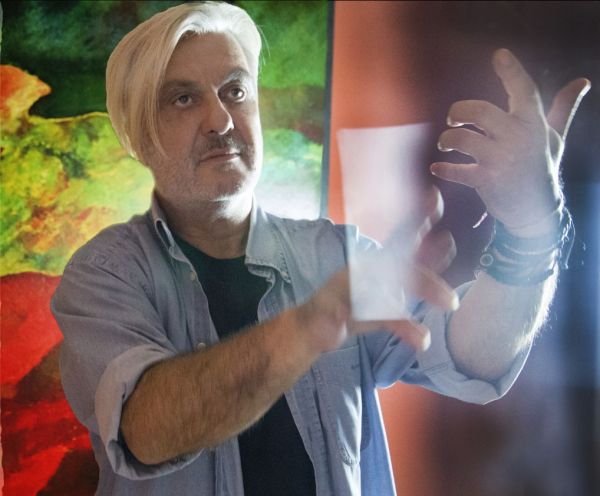 Zinelli: «Η τέχνη μας θυμίζει τα δικά μας χρέη»