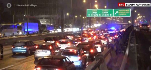 Ουρές χιλιομέτρων στην Αθηνών – Λαμίας μετά τη διακοπή της κυκλοφορίας