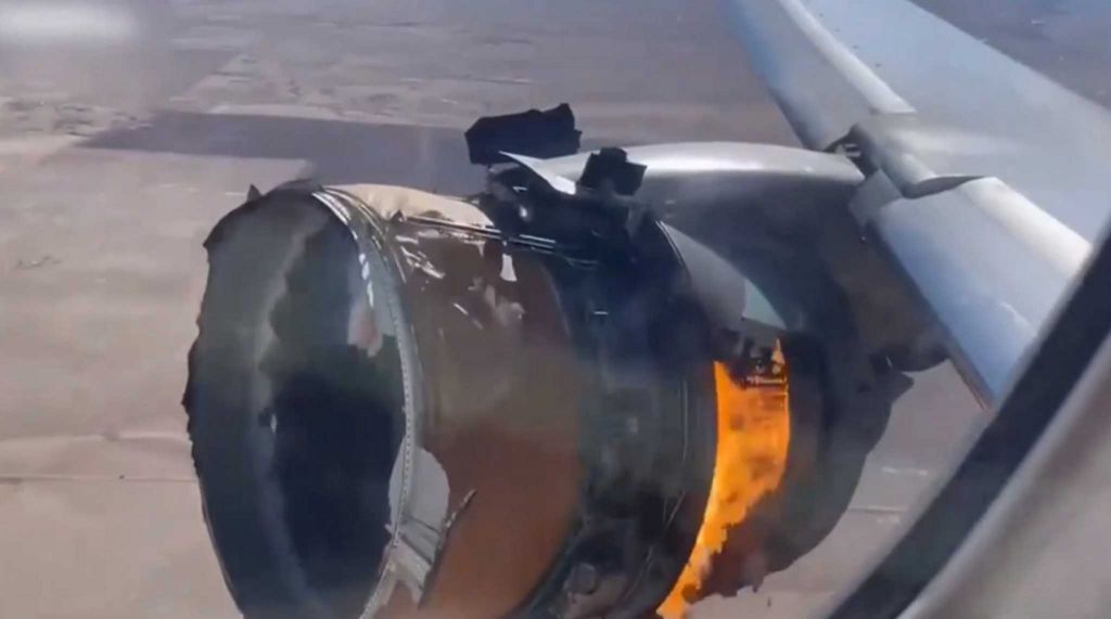 ΗΠΑ: Θρίλερ στον αέρα για 241 επιβάτες αεροσκάφους - Πήρε φωτιά ο κινητήρας