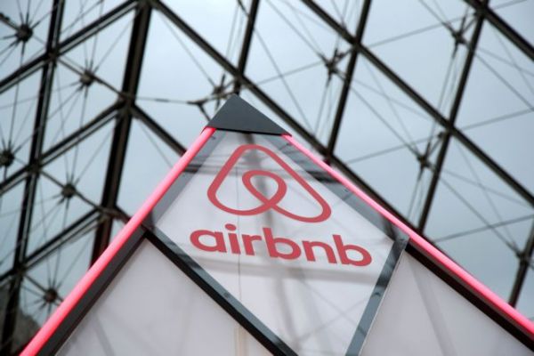 Η Airbnb επενδύει στα ταξίδια… τηλεργασίας