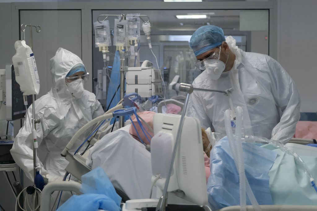ΠΟΕΔΗΝ : Οριακή η κατάσταση στα νοσοκομεία της Αττικής - Ρεκόρ ασθενών σε κλινικές και ΜΕΘ