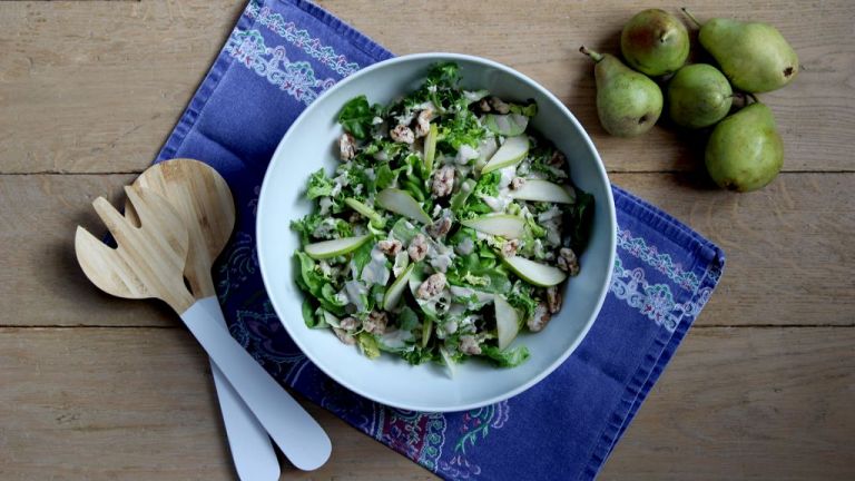 Χορταστική σαλάτα με αχλάδι και γκοργκοντζόλα από τον Στέλιο Αρακά
