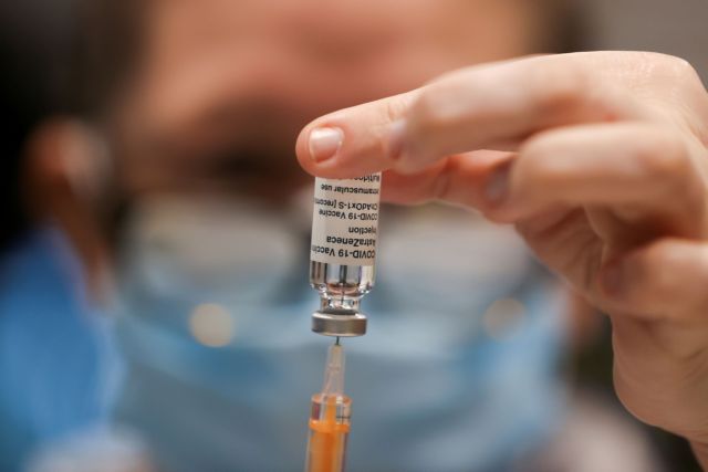 Γαλλία-Covid-19: Το εμβόλιο της AstraZeneca δεν συστήνεται για τους άνω των 65 ετών