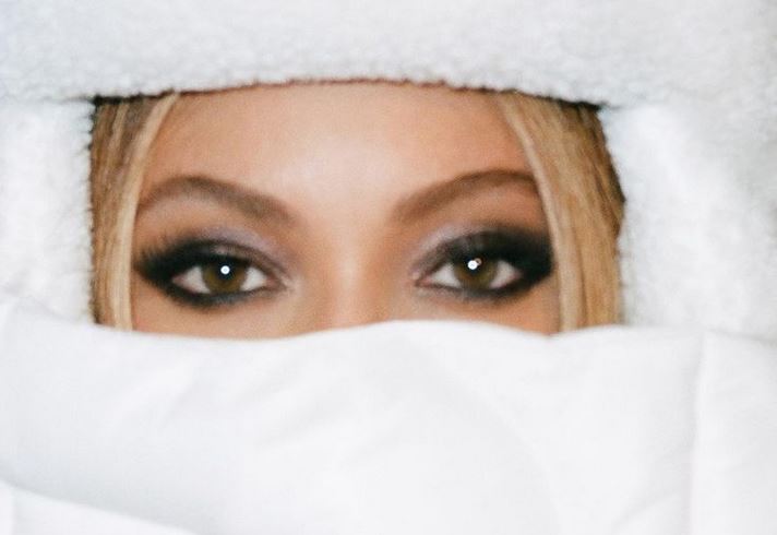 Μπιγιόνσε : Ποζάρει με τα ρούχα της νέας της συλλογής για την Adidas και κόβει την ανάσα