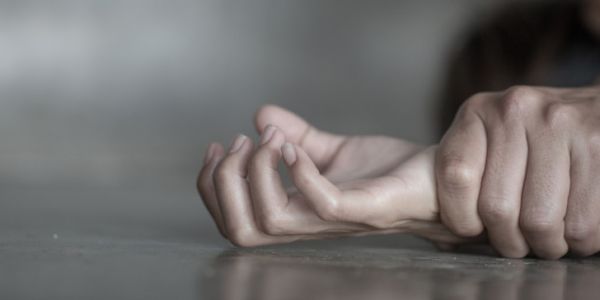 Γαλλία : 12 χρόνια κάθειρξης σε έναν μαιευτή για 11 βιασμούς γυναικών ασθενών