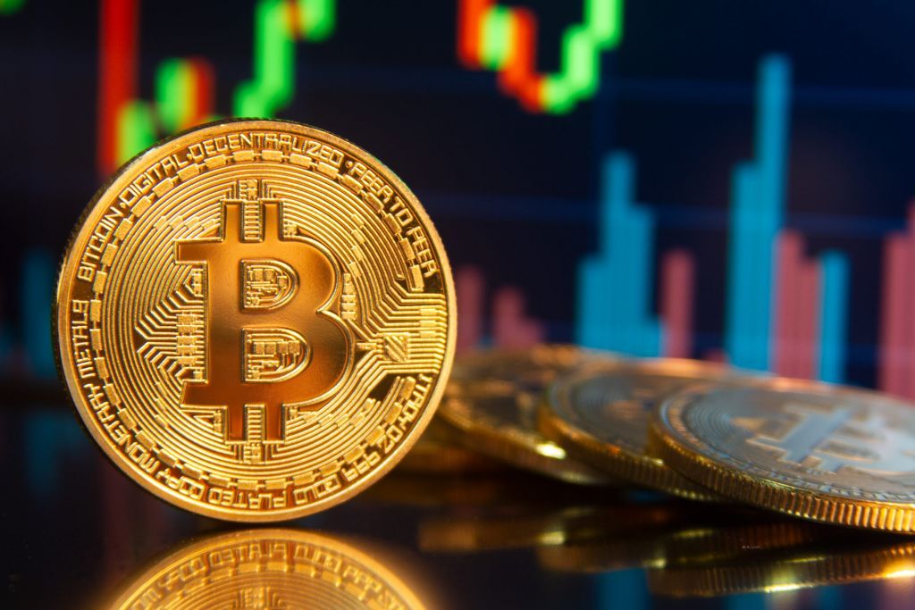 Bitcoin : Μετά το ρεκόρ η «διόρθωση», με σημαντικές απώλειες σήμερα