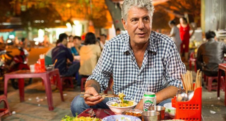 Άντονι Μπουρντέν: Κυκλοφορεί το τελευταίο βιβλίο που έγραψε πριν τον θάνατό του