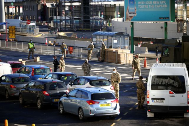 Το Λονδίνο δεν θα καθιερώσει διαβατήρια εμβολιασμού κατά της Covid-19