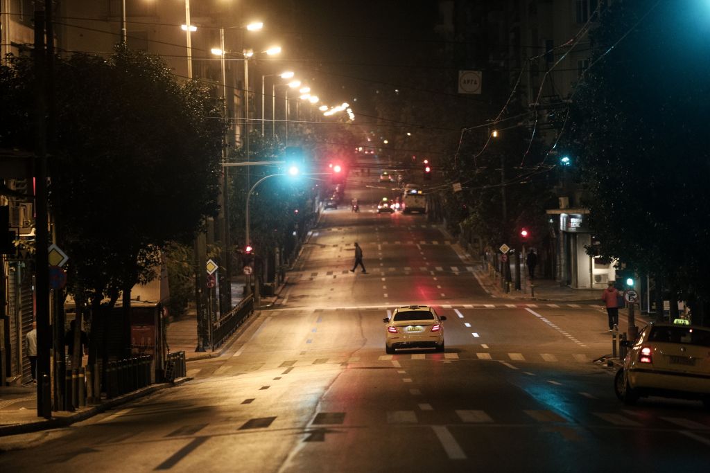 Κοροναϊός : Σε lockdown 6 εκατομμύρια Έλληνες – Τα μέτρα, η «ανυπακοή» και οι προβλέψεις