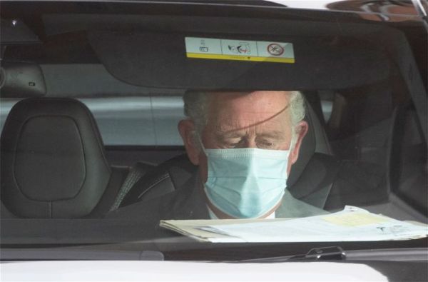 Τα δάκρυα του Καρόλου  στο νοσοκομείο όπου νοσηλεύεται ο πρίγκιπας Φίλιππος