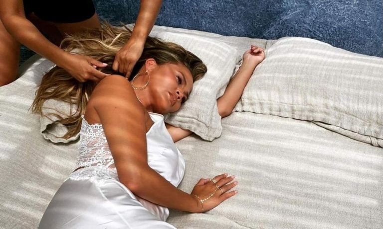 Συγκινεί η Κρίσι Τέιγκεν: «Μετανιώνω που δεν κοίταξα το πρόσωπό του» λέει για την απώλεια του μωρού της