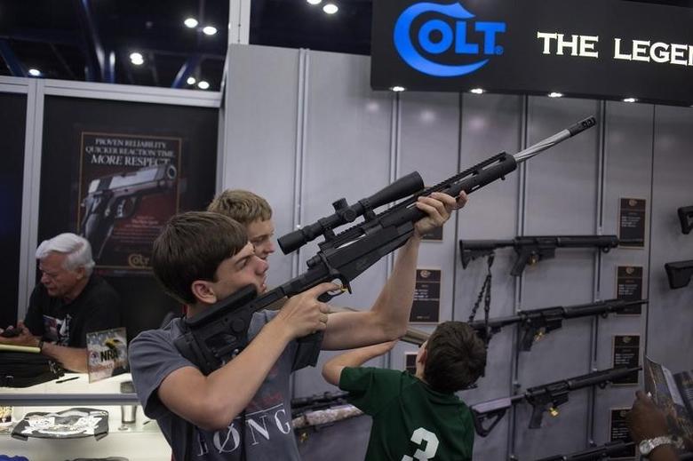 Τσεχική εταιρεία εξαγοράζει τη θρυλική αμερικανική κατασκευάστρια όπλων Colt