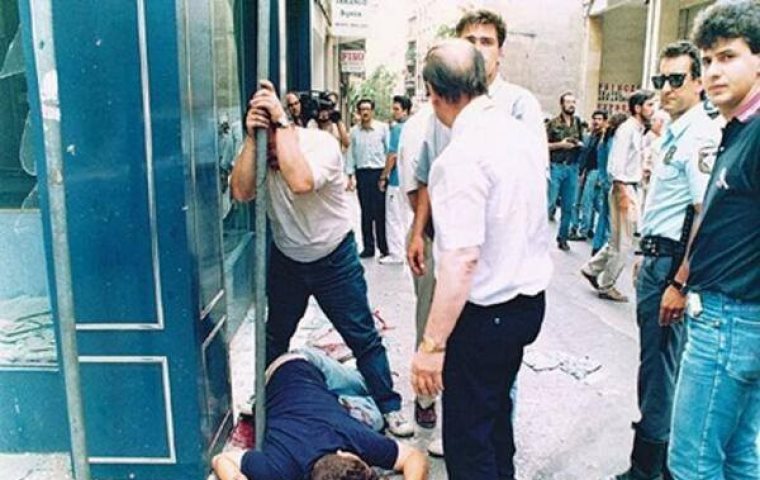 Συγγενείς θυμάτων τρομοκρατίας σε όσους διαδηλώνουν υπέρ Κουφοντίνα: «Όταν μιλάτε σας ακούμε και εμείς – Το έχετε σκεφτεί έστω και μία φορά;»