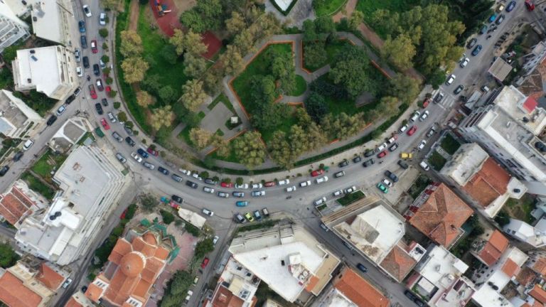 Χίος : Αντιδρούν οι κάτοικοι στη δημιουργία νέας δομής προσφύγων – Αυτοκινητοπομπή με μαύρες σημαίες