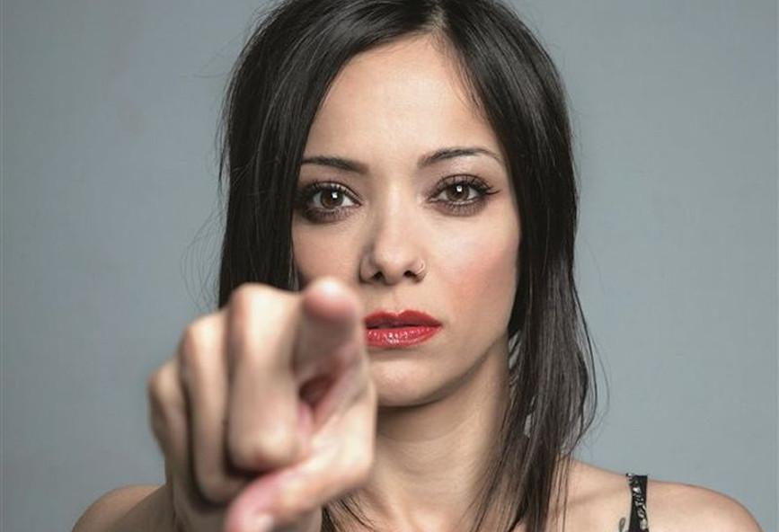 Κατερίνα Τσάβαλου : Έχω υποστεί σεξουαλική παρενόχληση – «Πάθαινα κρίσεις πανικού, μούδιαζαν όλα κι άσπριζα»