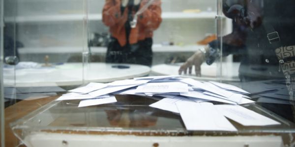 Κάλπες: τελικά ποιο είναι το λεγόμενο “κέντρο” και γιατί “βλέπει” θετικά Μητσοτάκη