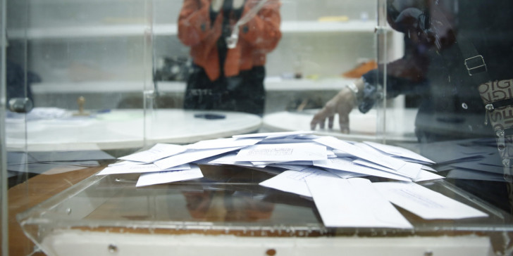 Κάλπες: τελικά ποιο είναι το λεγόμενο “κέντρο” και γιατί “βλέπει” θετικά Μητσοτάκη