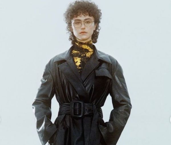 Έλα Έμχοφ: H θετή κόρη της Καμάλα Χάρις στην Εβδομάδα Μόδας της Νέας Υόρκης