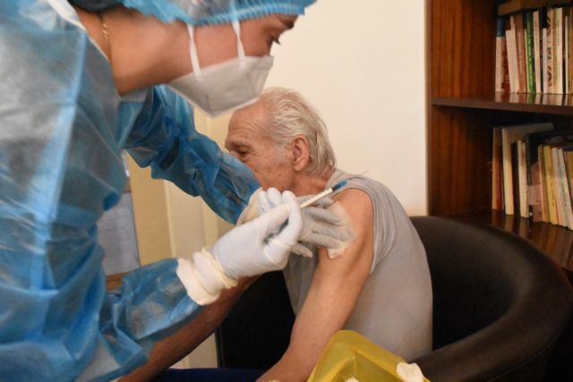 Θεμιστοκλέους : Ξεπέρασαν τους 725.000 οι εμβολιασμοί – Aυξάνονται και τα ραντεβού