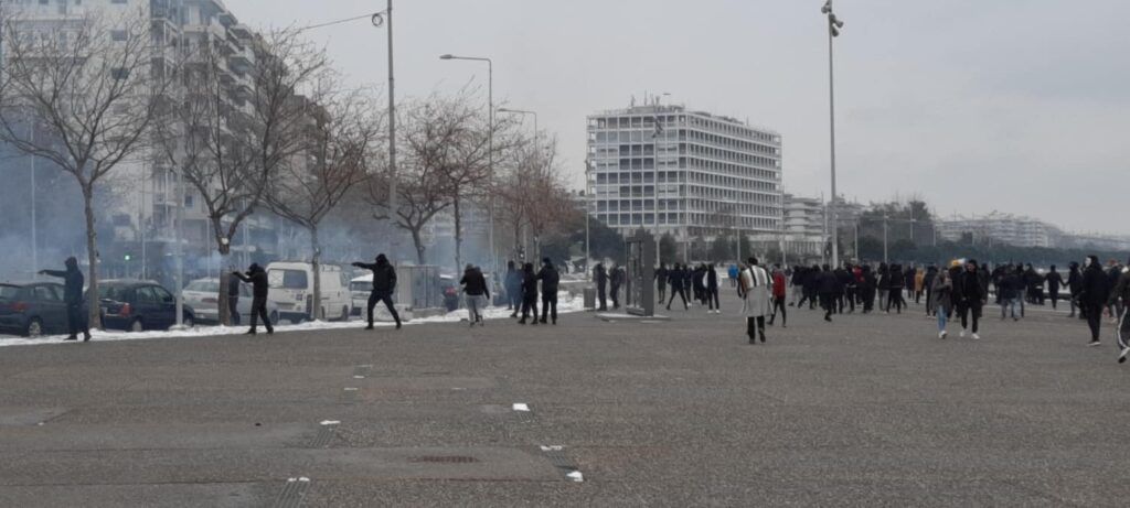 Επεισόδια στη διαδήλωση κατά του lockdown και στη Θεσσαλονίκη