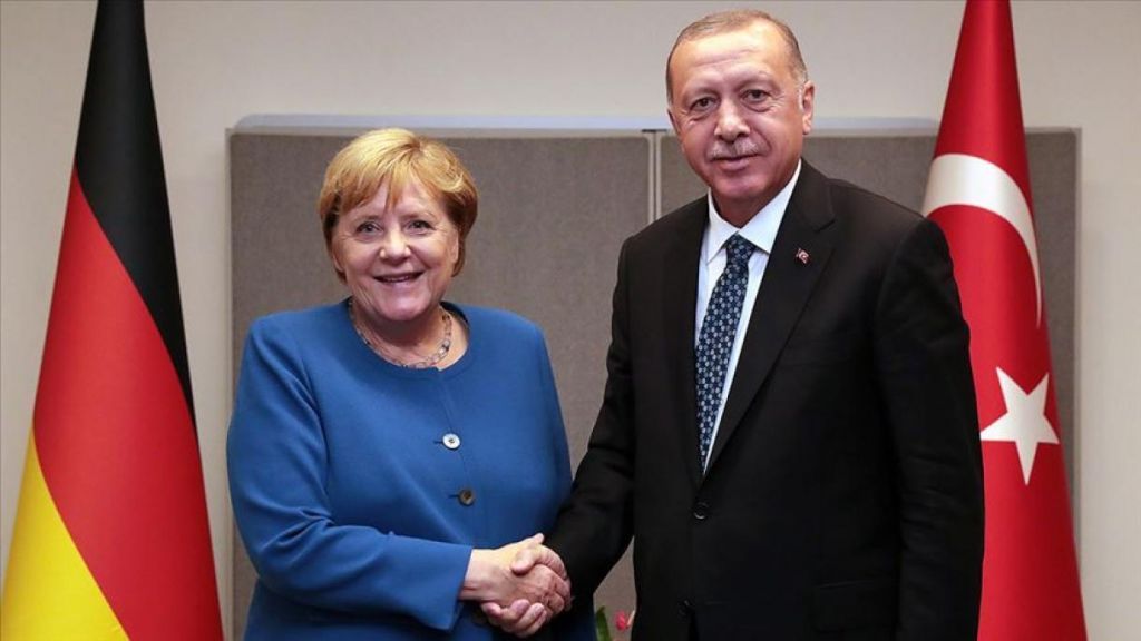 Τουρκικά «παζάρια» Ερντογάν με Μέρκελ – Αναζητά υποστήριξη για «θετική ατζέντα» στις σχέσεις με την ΕΕ