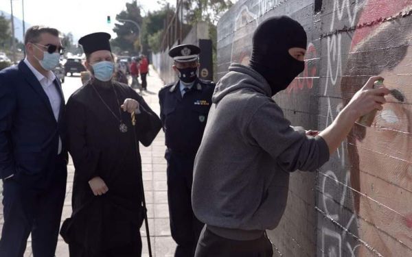 Ακροδεξιός γκραφιτάς κλήθηκε από τον Δήμο Ελληνικού – Αργυρούπολης να ζωγραφίσει τους ήρωες του ‘21