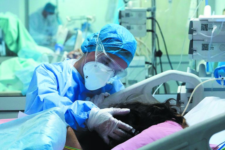 Κοροναϊός : Συναγερμός για Αττική – Ανησυχία για την αύξηση των εισαγωγών