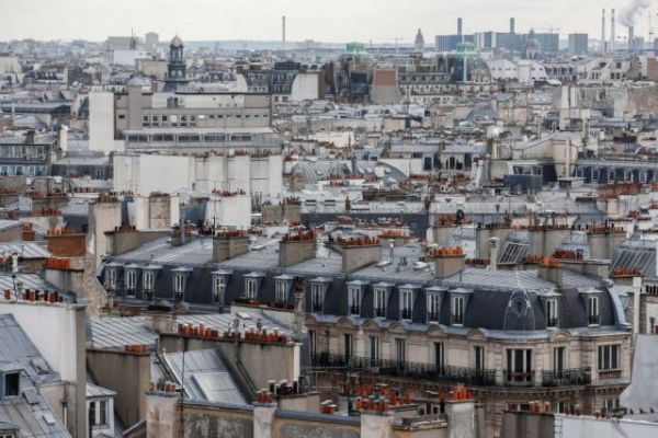 Συρρικνώνονται οι υπηρεσίες στην ΕΕ – Μπροστά σε ύφεση η Γαλλία