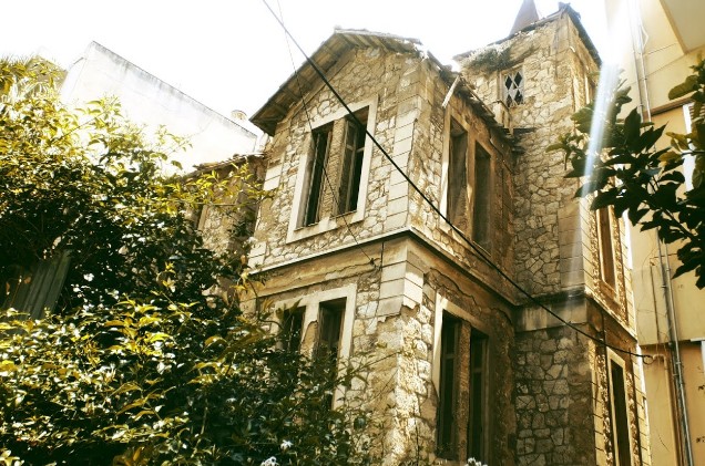 Αυτά είναι τα στοιχειωμένα σπίτια των Αθηνών - Οι ιστορίες και οι θρύλοι που τα ακολουθούν