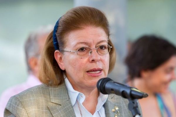 Υπέρ της Μενδώνη τάσσονται 56 προσωπικότητες της τέχνης και των γραμμάτων