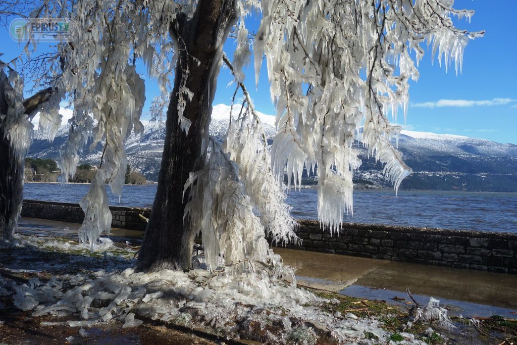 Μήδεια: Παγετός και γλυπτά της φύσης πλάι στην λίμνη των Ιωαννίνων