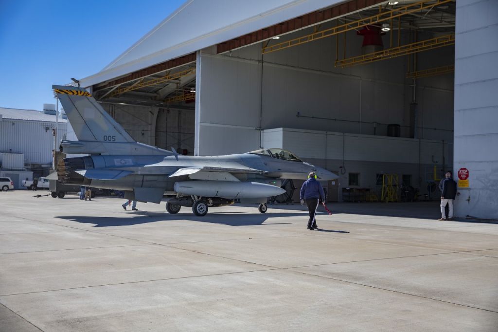 Στο Τέξας των ΗΠΑ για τα απαραίτητα τεστ το πρώτο αναβαθμισμένο F-16 της Πολεμικής Αεροπορίας