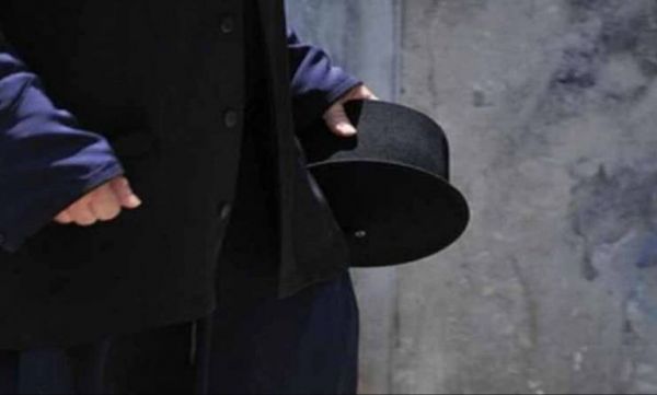 Βίντεο – σοκ: Ιερέας ασελγεί σε νεαρό στο κέντρο της Αθήνας