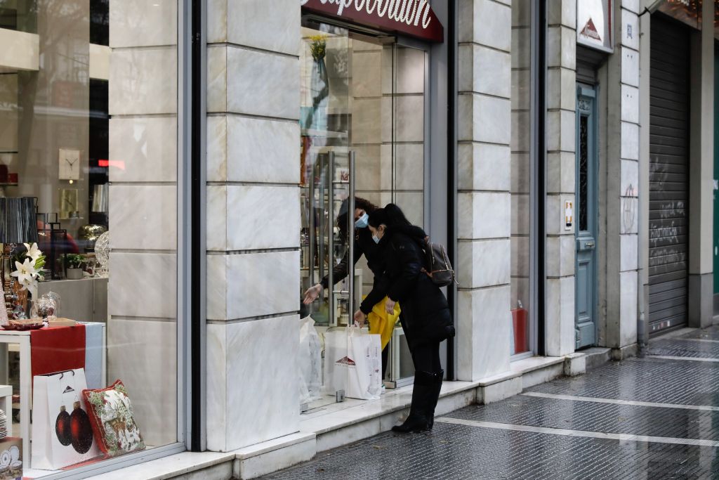 Παπαθανάσης στο MEGA: Επιδίωξη της κυβέρνησης είναι να ανοίξουν όλα τα φυσικά καταστήματα