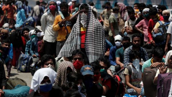 «Θαύμα» στην Ινδία – μειώνονται ανεξήγητα κρούσματα και θάνατοι από Covid