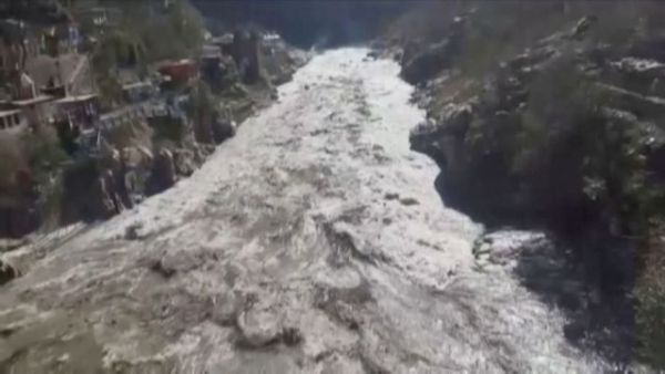 Ινδία : Στους 125 οι αγνοούμενοι από κατάρρευση παγετώνα