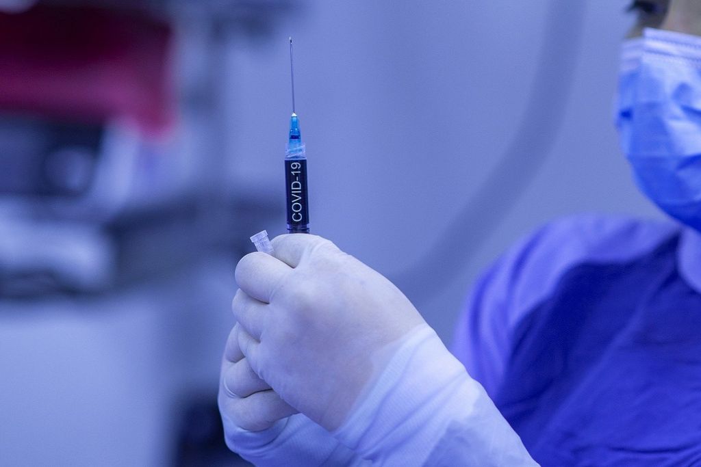 Κοροναϊός: Κλινικές έρευνες σε 4 εμβόλια για μείωση της μεταδοτικότητας και της ασθένειας