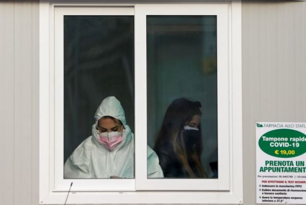 «Θα ζητήσω από τον υπ. Υγείας να κηρύξει γενικό λοκντάουν» – SOS από γνωστό καθηγητή της Ιταλίας