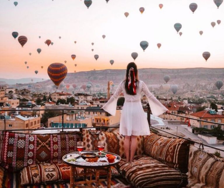 Έρευνα: Θυσιάζουν ερωτική ζωή και δουλειά για ένα ταξίδι το 2021