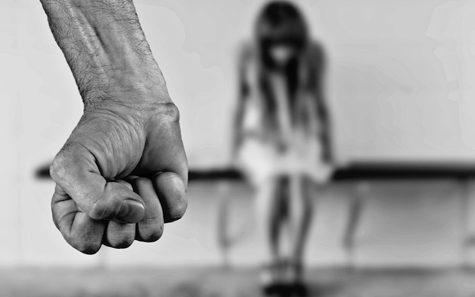 Φρίκη στη Ρόδο: Αδελφές κατήγγειλαν σεξουαλική κακοποίηση όταν ήταν 9 και 6 ετών