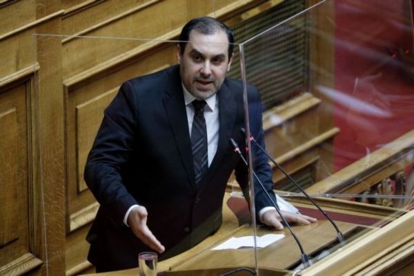 Η διπλή διάψευση για Κατσαφάδο που προκάλεσε κόντρα μεταξύ κυβέρνησης και ΣΥΡΙΖΑ 