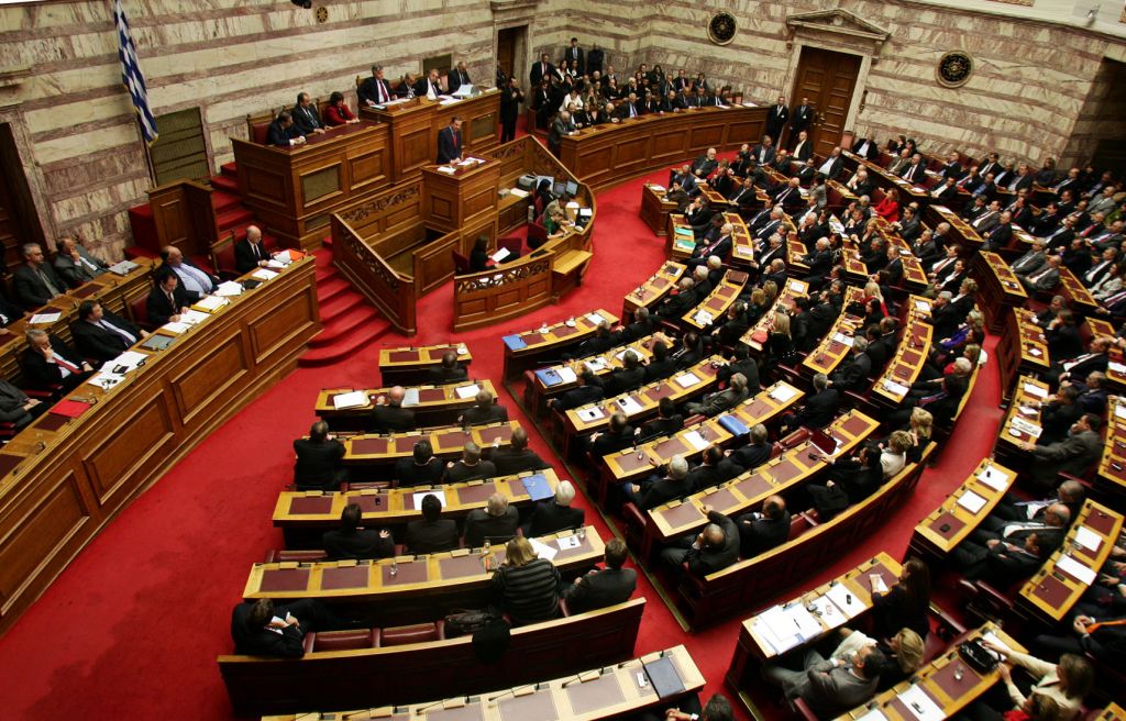Live: Χαρδαλιάς, Τσιόδρας, Αρκουμανέας, Κικίλιας στη Βουλή για την πορεία της πανδημίας