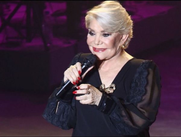 Μαρινέλλα : Σπάνιο «κλικ» στην Μύκονο το 1970