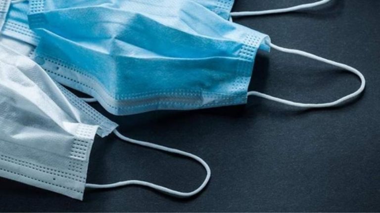 Η υγρασία στο εσωτερικό της μάσκας μετριάζει τη σοβαρότητα της Covid-19