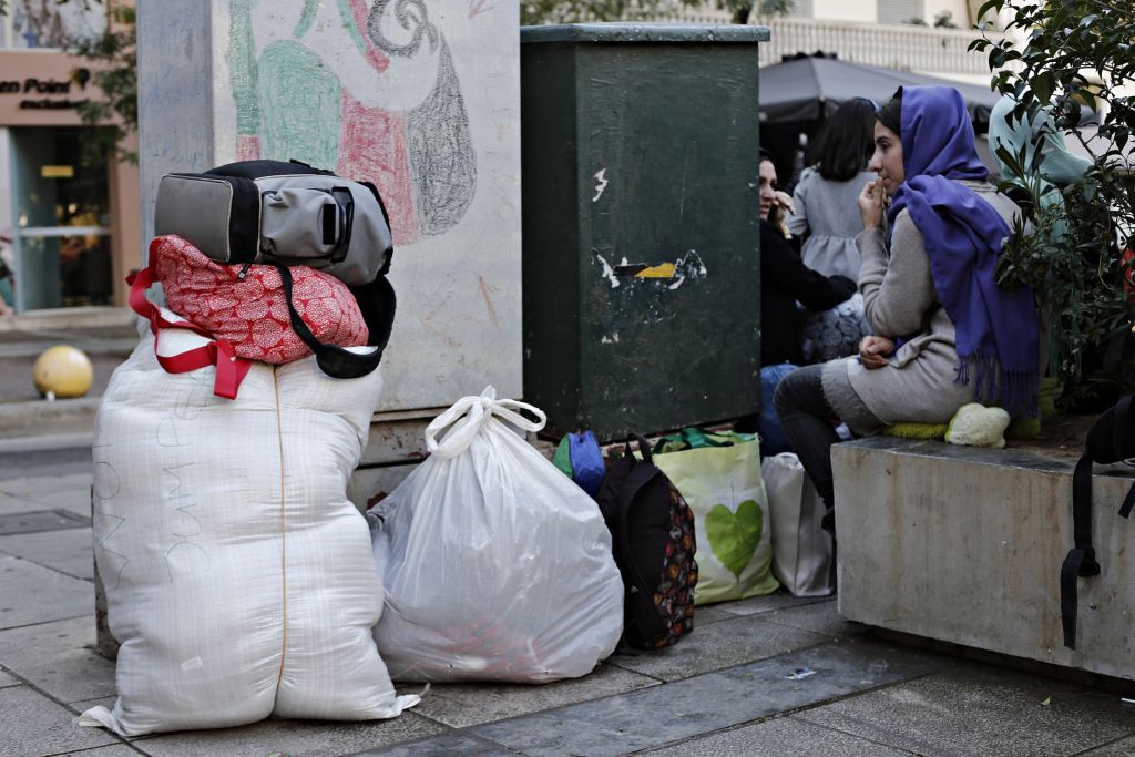 Προσφυγικό : Πρόστιμα σε πρόσφυγες στην πλατεία Βικτωρίας καταγγέλλει η ΚΕΕΡΦΑ