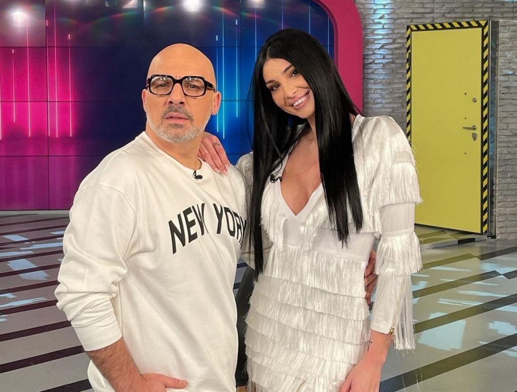 Απίθανη ατάκα Μουτσίνα σε Σία: Μην με ξεμυαλίζεις, είμαι παντρεμενος